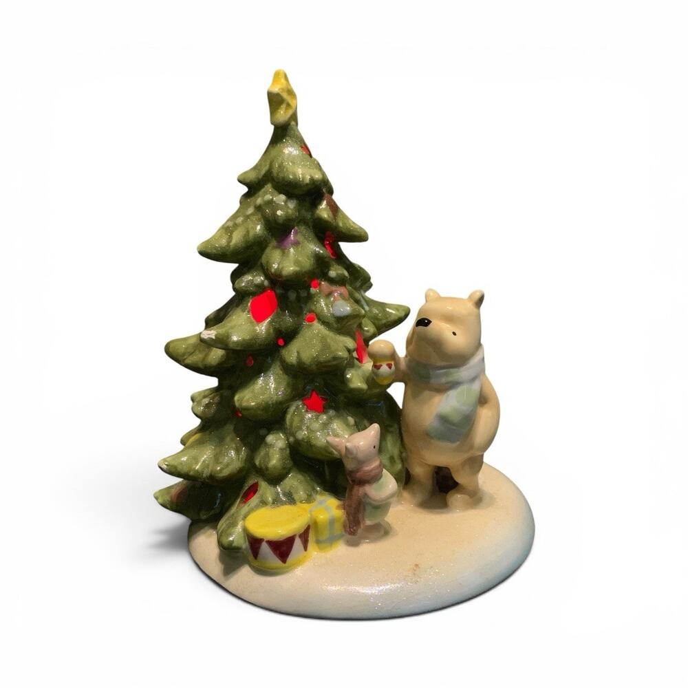 Disney Classic Winnie the Pooh Holiday 100 Acre Wood Christmas‎ Light Up Decor